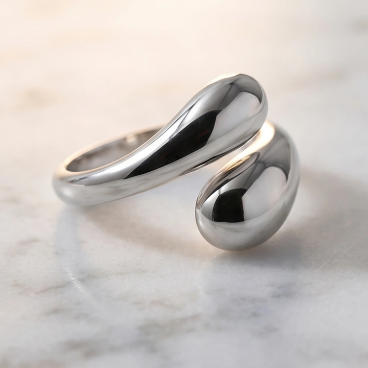 Luvara Arc Statement Ring